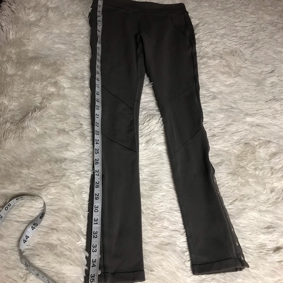 ALO YOGA Pants leggings -Gray Size none measurements In the Photos - Picture 10 of 14
